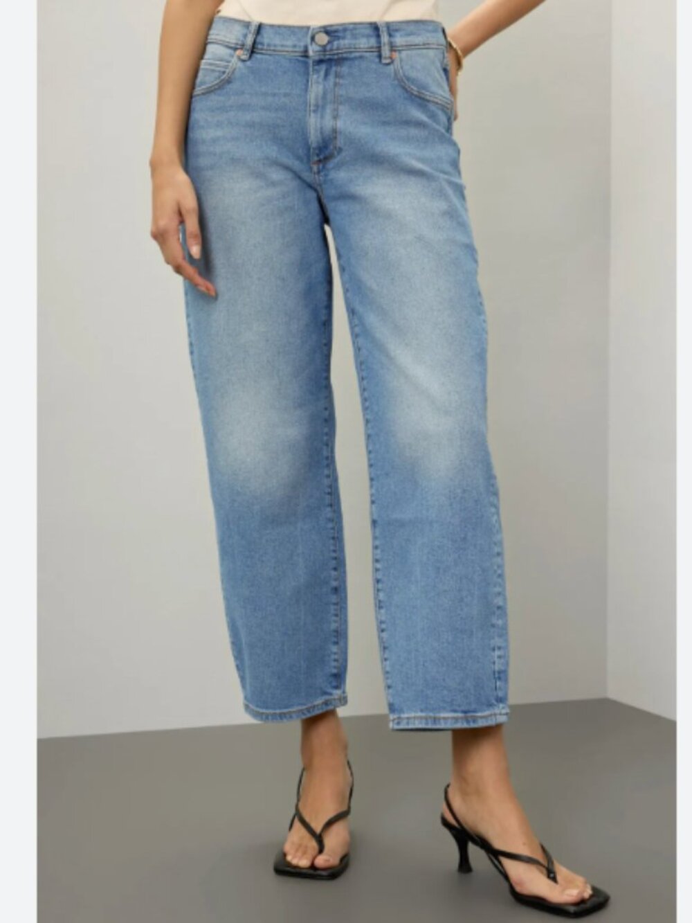 DL1961 Thea Boyfriend 27" Light Blue Relaxed Jeans 31
